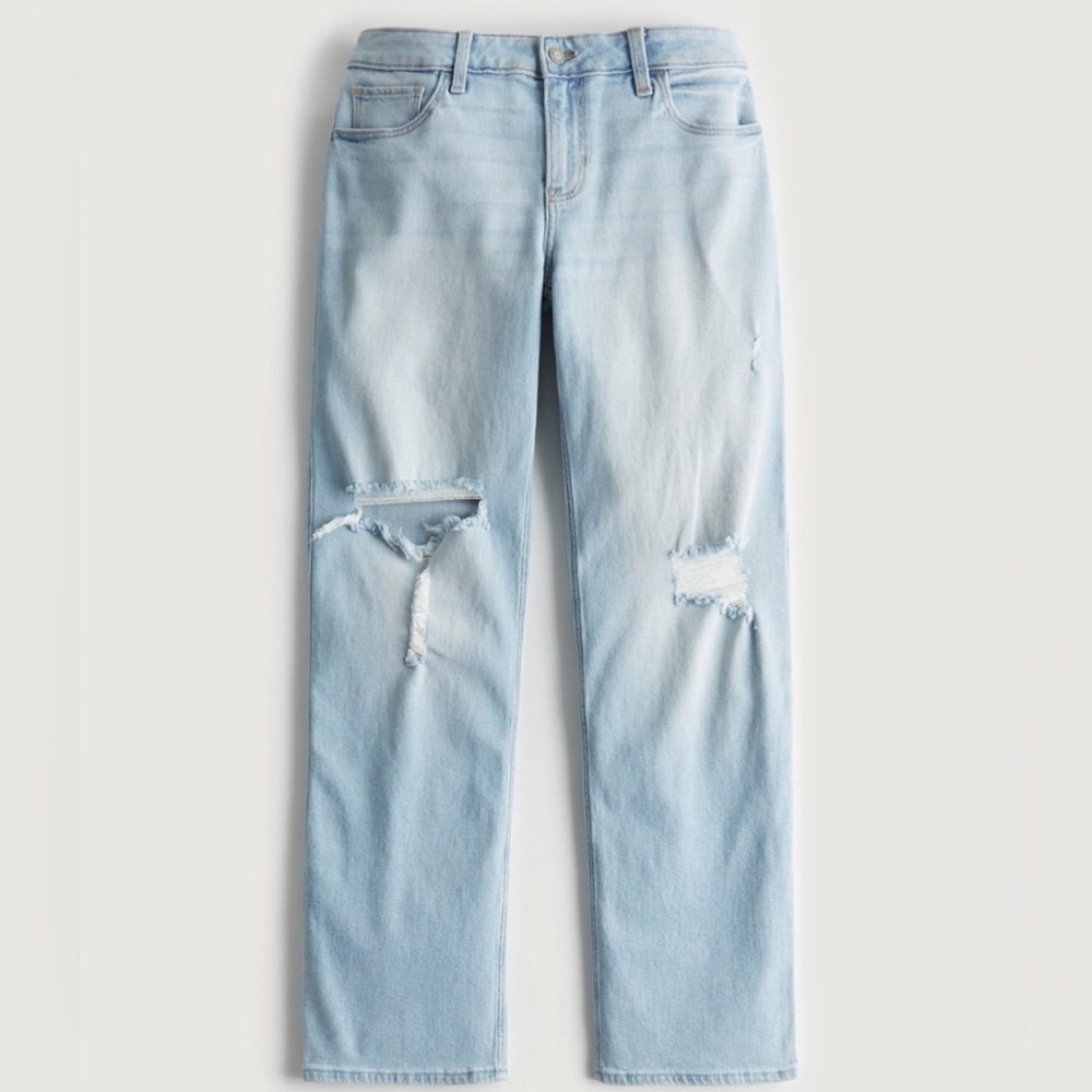 LOW-RISE RIPPED LIGHT WASH Y2K
DAD JEANS